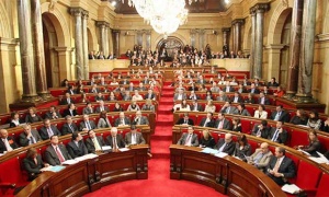 El Parlamento de Cataluña aprueba la resolución independentista por nueve votos