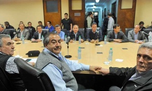 Malvinas y gremios: paro en suspenso, diálogos en marcha