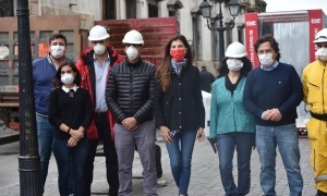 Gustavo Sáenz y Bettina Romero no respetan la distancia de seguridad
