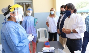 El gobernador Sáenz visita el operativo Detectar en Campo Quijano
