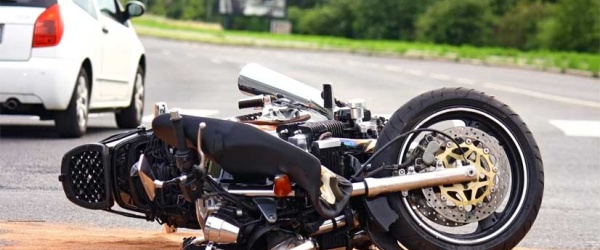 Muere otro motociclista al estrellarse contra un poste en Rosario de Lerma