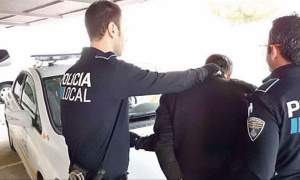 El derecho fundamental de todo detenido a que la Policía no le toque la coronilla