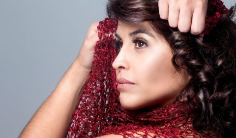 Paola Arias presenta 'Uno más 6' en el Teatro Provincial de Salta