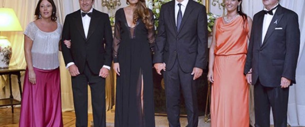 El Gobernador y su esposa asisten a la cena de gala anual del Club 20 de Febrero
