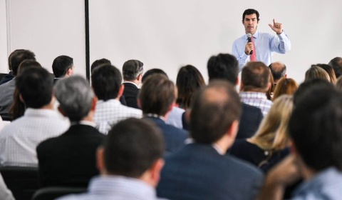 Urtubey propone semiparlamentarismo y gobierno ‘de unidad’ cuando en Salta hizo todo lo contrario