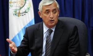 Dimite el presidente de Guatemala, Otto Pérez Molina, acusado de corrupción