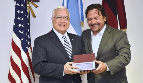 El intendente Gustavo Sáenz recibe en su despacho al Embajador de los Estados Unidos en la Argentina