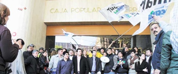 Los trabajadores bancarios van a la huelga en protesta por la represión en Tucumán