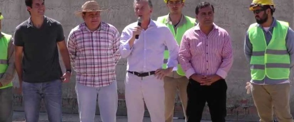 Macri visita obras de infraestructura e inaugura una escuela en Salta
