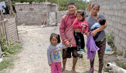 La familia que vive de la basura y come alimentos desechados: ¿Orgullo salteño?