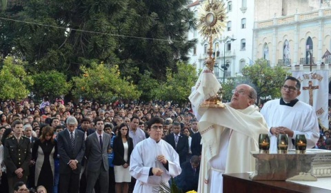 Urtubey y Zottos asisten a la celebración del Corpus Christi