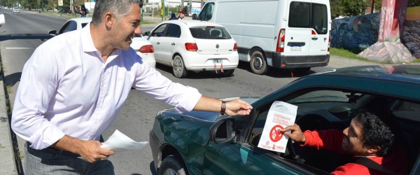 ‘Bolsitas ecológicas’ para los automovilistas que circulan por la avenida Paraguay