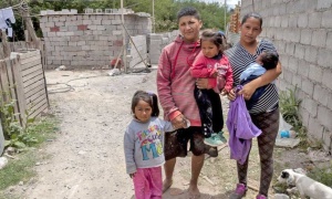 La familia que vive de la basura y come alimentos desechados: ¿Orgullo salteño?