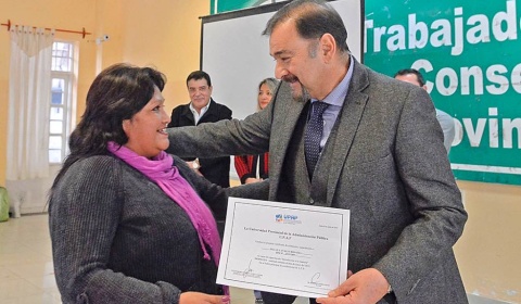 El think tank que llevó a Urtubey al poder ahora forma a peluqueros y mecánicos de motos