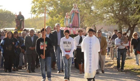 Andrés Zottos preside las fiestas patronales en Cobos