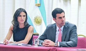 Nosotros vivimos, vosotros vivís, ellas mueren