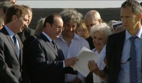 Hollande rinde homenaje a las víctimas de la dictadura militar en el Parque de la Memoria