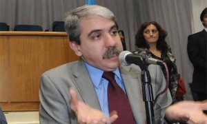 El gobierno habla de 'maniobra desestabilizadora' y de 'golpismo judicial activo'