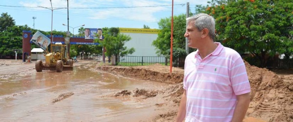 Zottos recorre las zonas afectadas por la tormenta en Embarcación
