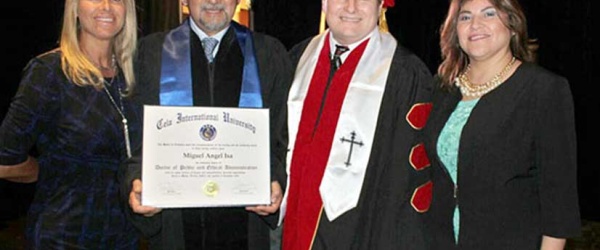 Miguel Isa, investido doctor honoris causa por la CELA University de Miami