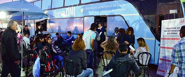 El operativo de documentación atiende al público en barrio La Ciénaga