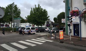 La policía mata a los dos secuestradores de una iglesia en Normandía