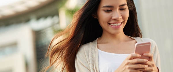 Cinco de cada diez adolescentes tienen el teléfono móvil al alcance de su mano 12 horas por día