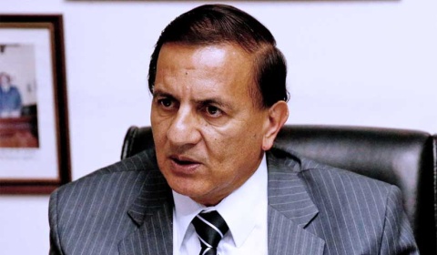 Armas largas, fuerzas de élite, furgones blindados y esposas para detener a Raúl Reynoso