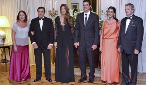El Gobernador y su esposa asisten a la cena de gala anual del Club 20 de Febrero