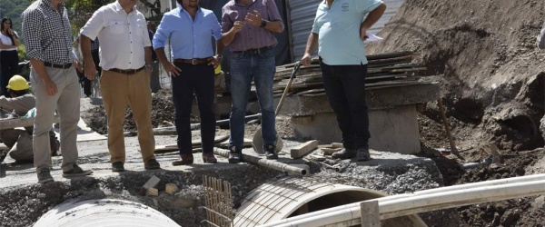 Sáenz supervisa la marcha de las obras en el canal España