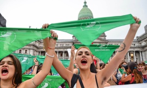 Ni el aborto libre ni el Mundial tapan al dólar