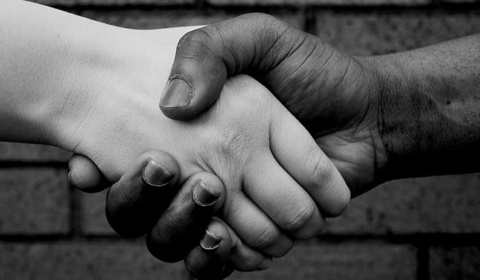 La juventud se posiciona contra el racismo