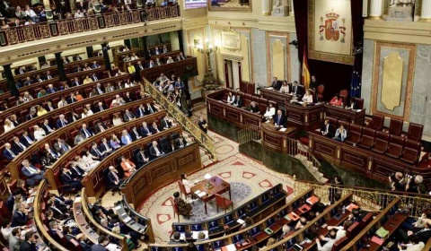 El Congreso de los Diputados de España aprueba la primera ley de eutanasia