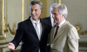 Macri se reúne con Tabaré Vázquez en Colonia para afianzar la relación bilateral