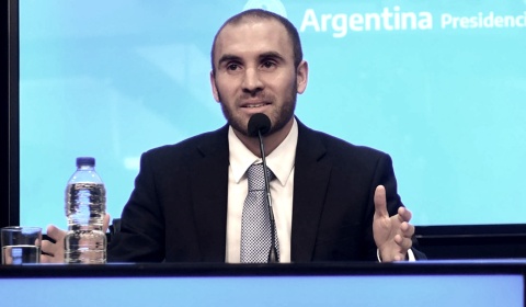 Hacia la pospandemia, entre respaldos y sospechas