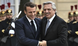 Macron: 'Francia acompañará y se movilizará con el FMI para ayudar a la Argentina'