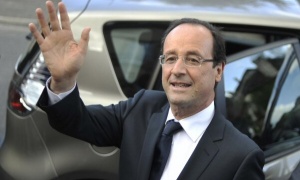 Hollande admite el fracaso en su compromiso de bajar el desempleo a finales de 2013