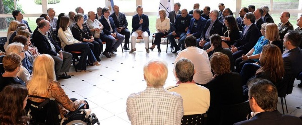 Macri recibe en Olivos a veteranos de guerra y familiares de excombatientes