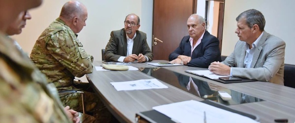El gobierno apura el envío de equipamiento militar para normalizar la provisión de agua en el Norte