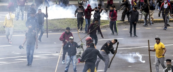 La protesta contra Lenín Moreno irrumpe en el Parlamento de Ecuador