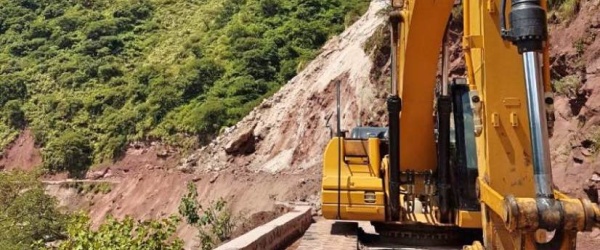 Vialidad provincial de Salta trabaja en los desprendimientos de la ruta 33
