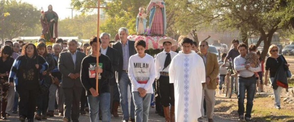Andrés Zottos preside las fiestas patronales en Cobos