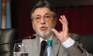 Renuncia de Abad, round para Moyano