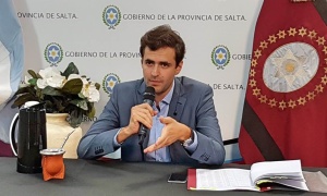 Estrada cobra como ministro pero trabaja en la campaña presidencial de Urtubey