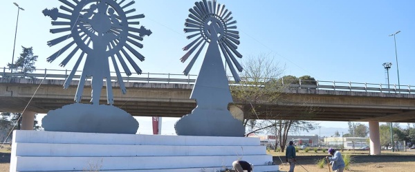 La Municipalidad hermosea la rotonda de Limache para recibir a los peregrinos