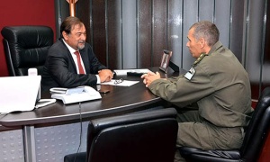 El vicegobernador Miguel Isa recibe al jefe de la Agrupación Salta de Gendarmería Nacional