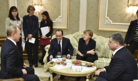 Merkel y Hollande redactan un documento de paz junto a Rusia y Ucrania
