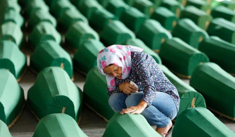 El recuerdo de las víctimas del genocidio en Srebrenica