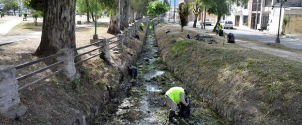 Un operativo de limpieza de la Municipalidad de Salta deja el canal Tineo en 'óptimas condiciones'