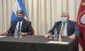 Sergio Humacata, internado con neumonía bilateral y el ministro Esteban permanece aislado